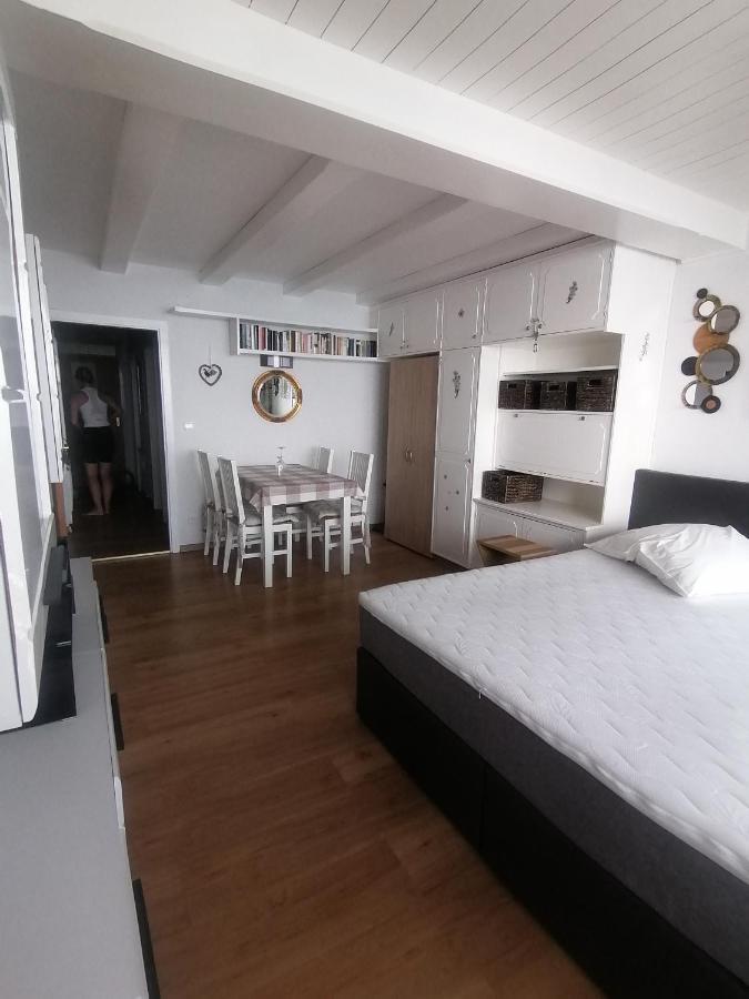 Haus Enzian - Apartment Gerlitzen Kanzelhohe Esterno foto
